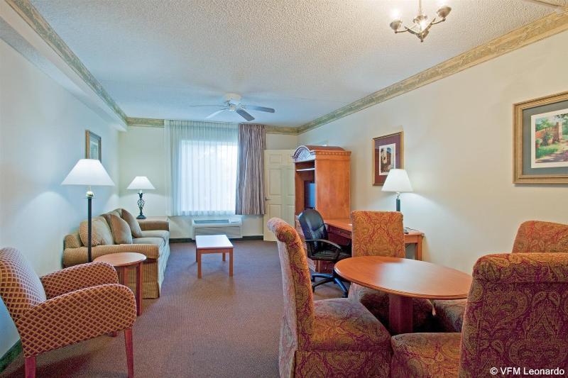 Holiday Inn Express Hotel & Suites Gainesville By Ihg Εξωτερικό φωτογραφία